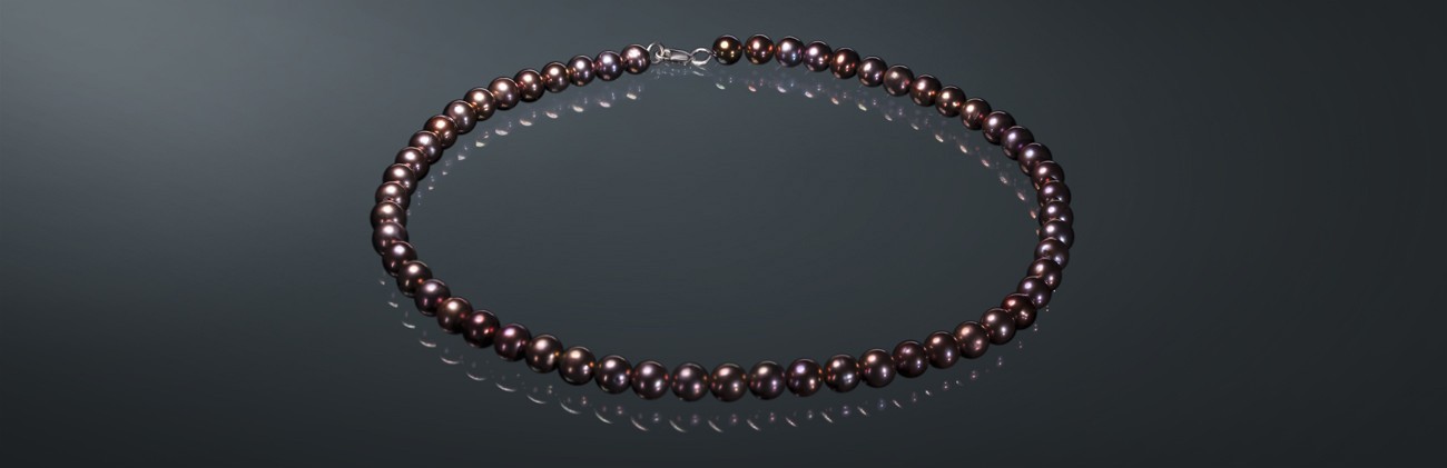 Ожерелье из пресноводного жемчуга цвета шоколада с лёгким фиолетовым отливом, с замком из золота 585˚. ш8502х40з
