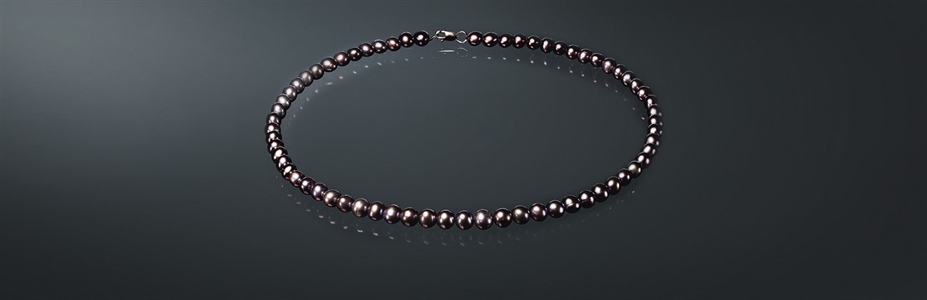 Ожерелье из пресноводного жемчуга цвета шоколада с лёгким фиолетовым отливом, с замком из серебра 925˚. ш075д40с